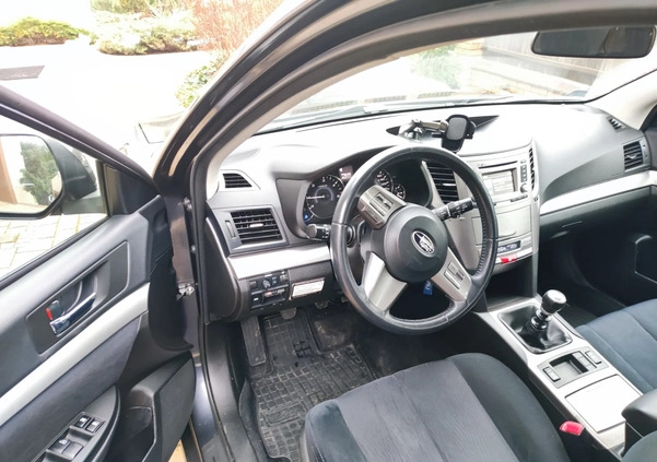 Subaru Outback cena 27500 przebieg: 353771, rok produkcji 2012 z Staszów małe 106